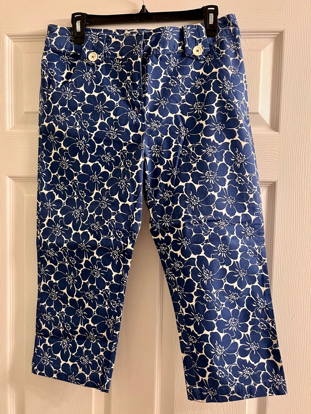 Boden women’s blue floral capris pants